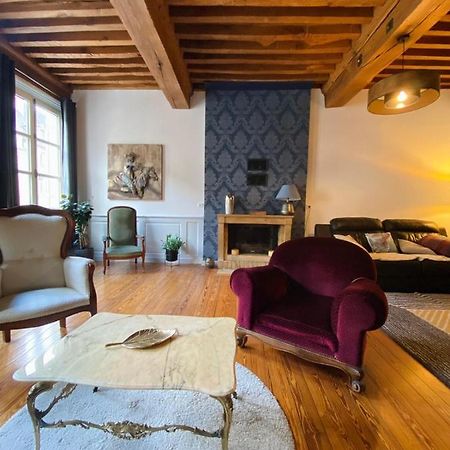 Vaste Appartement Centre Historique De Доль Экстерьер фото