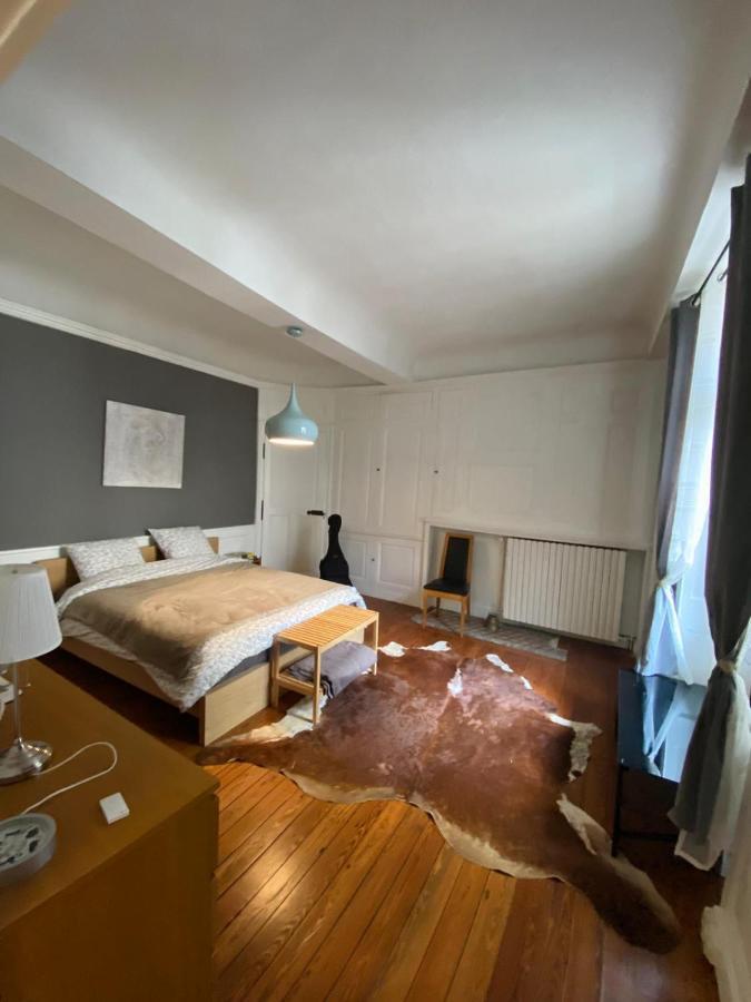 Vaste Appartement Centre Historique De Доль Экстерьер фото